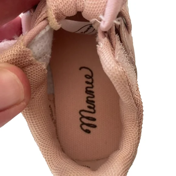 H&M + Disney Minnie Appliquéd Sneakers size 4.5 powder pink - Picture 5 of 8